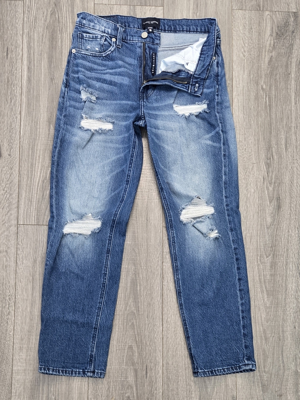 Lucky Brand Distressed Boyfriend Jeans Women’s 6/28 Medium Wash Ripped Denim.